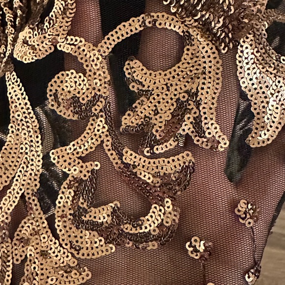 Woman’s long sleeve Gianni dress❤️👗 - Picture 8 of 11